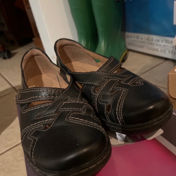 Black Clarks Flats Size 9 and another pair a nine and a half - Picture 10 of 15